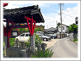 徳本神社からのぞむ旧道