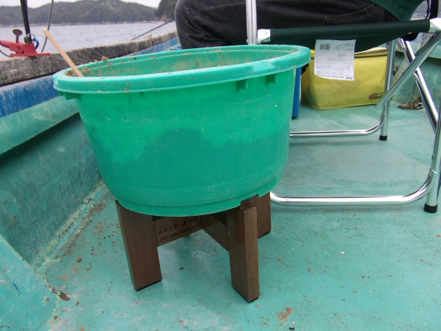筏釣り用ダンゴ桶の台 | 釣具の太田工房